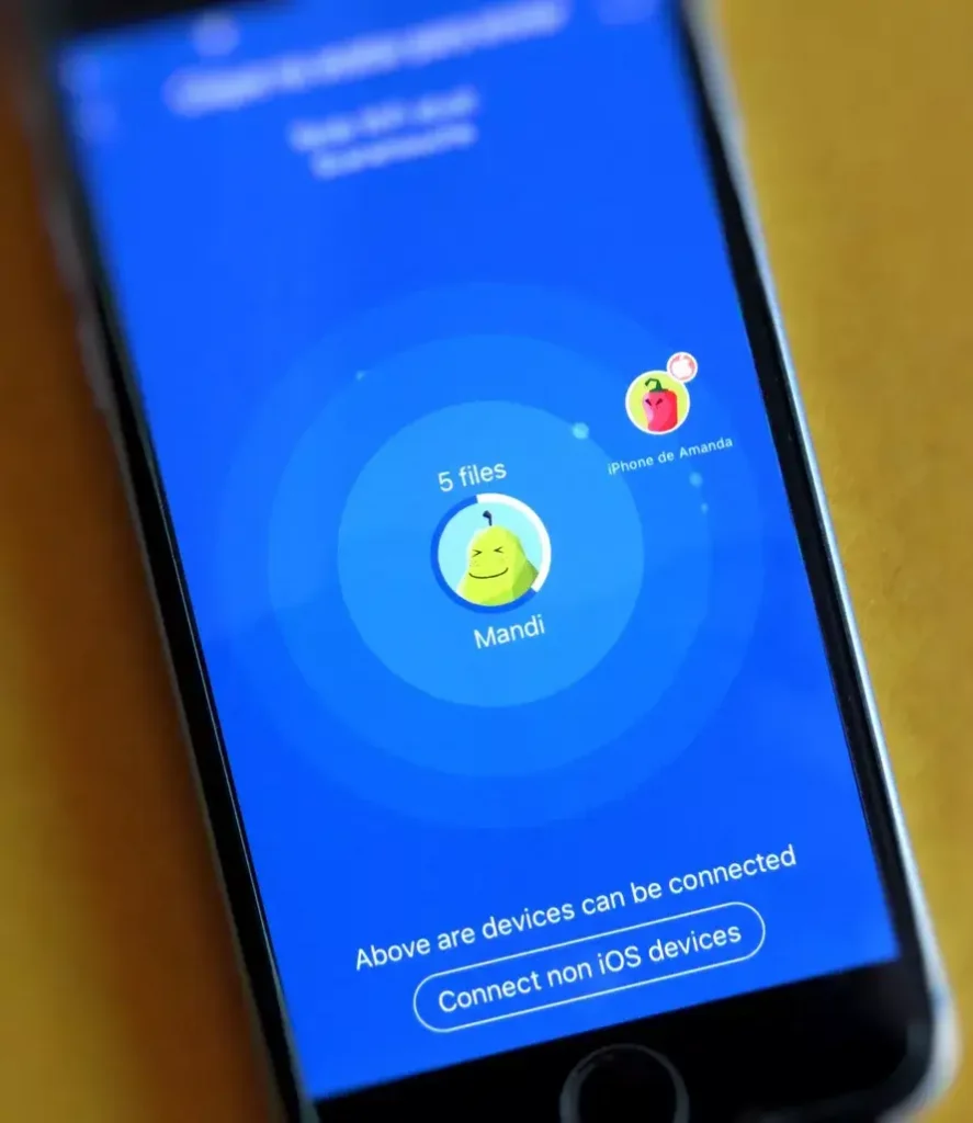 کار با نرم‌افزار Shareit در آیفون